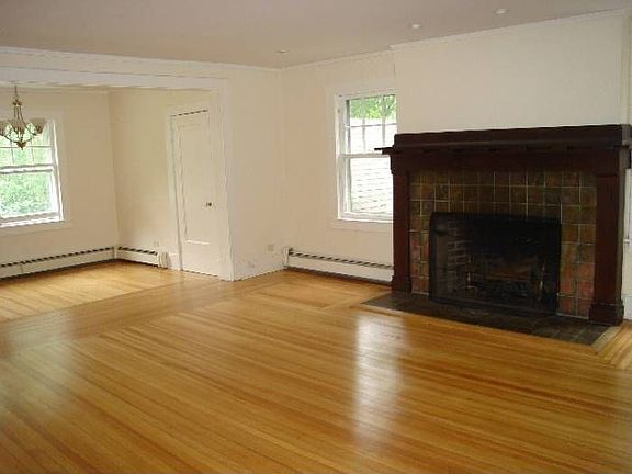 Living Rm/Stone Fireplace