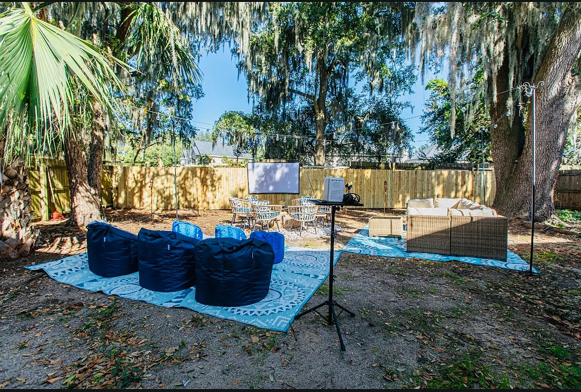 5 bed, 2500 sqft, $3,800 — Photo 2