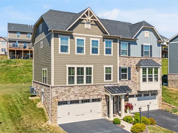 4000 Saint Andrews Ct, Jeannette, PA 15644