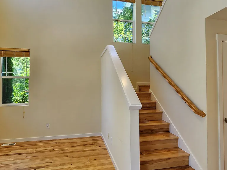 2567 NE Kensington Ct — Photo 17