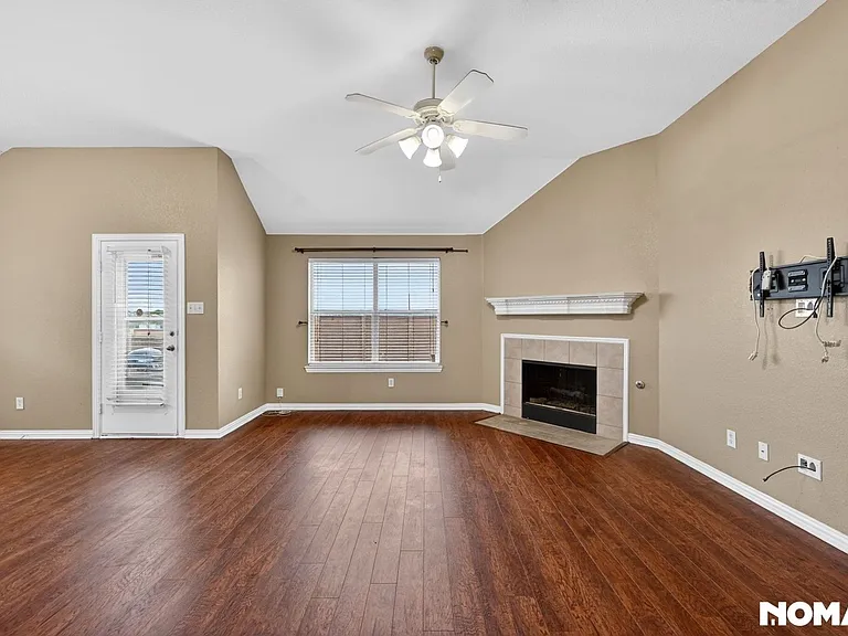 409 Lois Ln — Photo 19