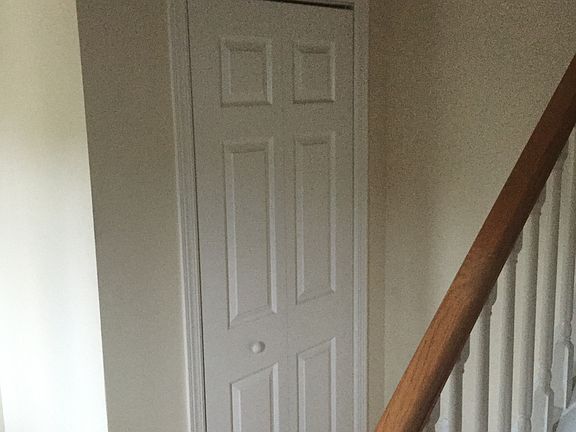 Entry way with closet