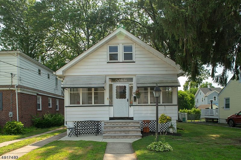 1st image of 86 Evergreen Ave