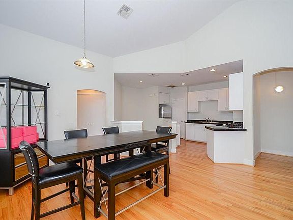 Dining Room Area..nice open concept!!