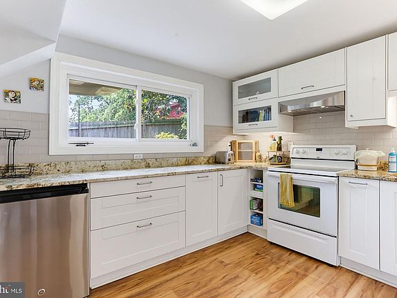 4th image of 5923 Bryn Mawr Rd