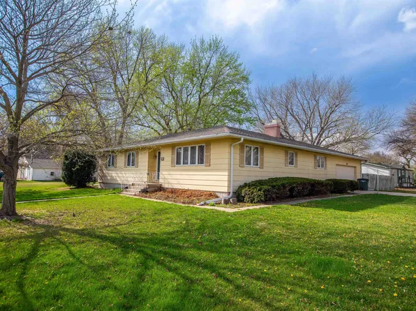 310 E 9th St, Juniata, NE 68955