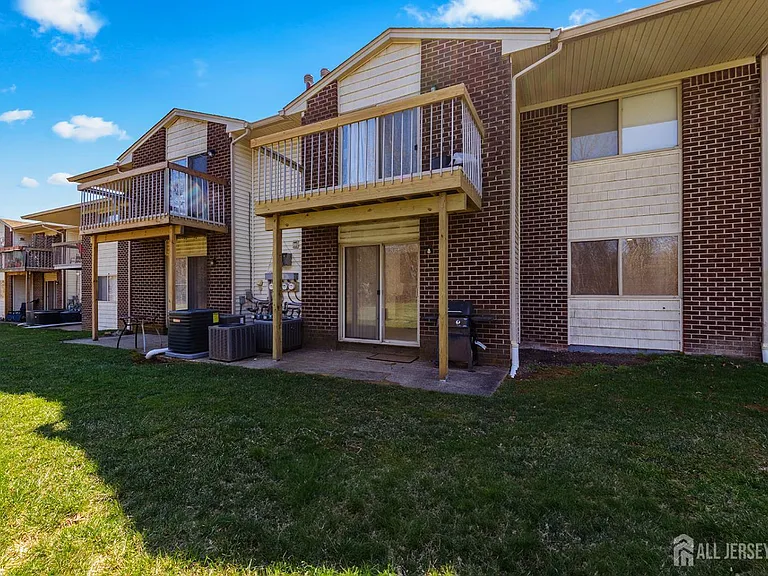 1807 Muriel Ct — Photo 9
