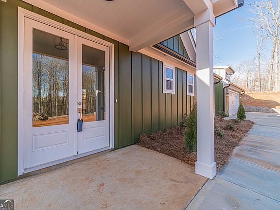 3rd image of 987 Garrison Rd