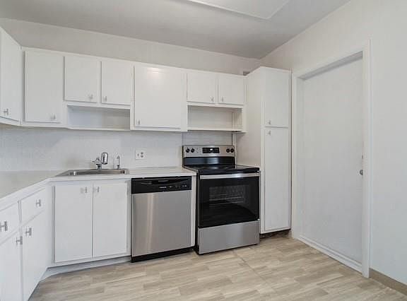 4th image of 3150 N Palm Aire Drive #704