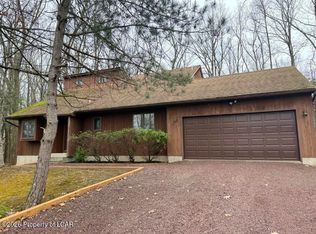 441 Laurel Lakes Dr, Mountain Top, PA 18707