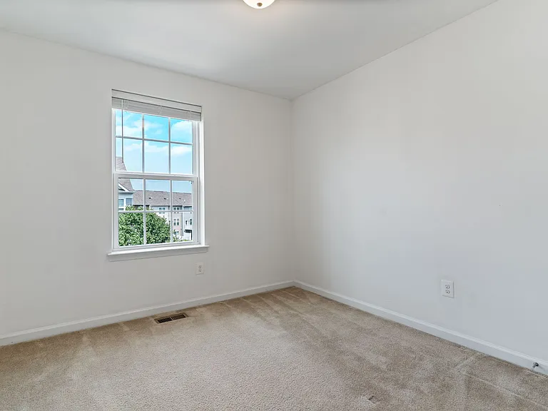 23048 Mountain Laurel Ln — Photo 18