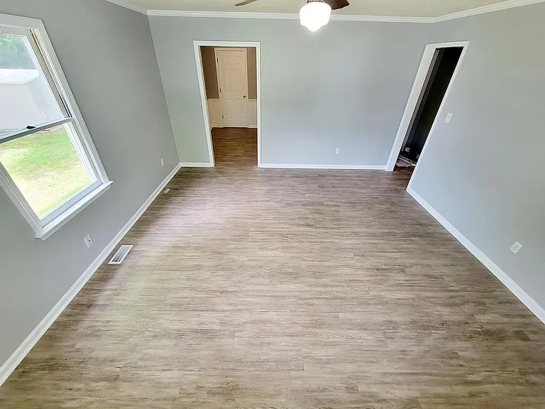 515 Burlington Ave — Photo 4
