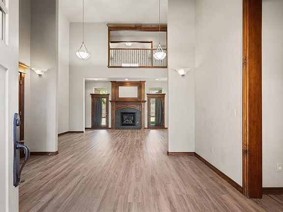 5th image of 904 Justin Dr