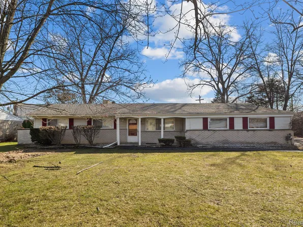28960 Lorikay St, Farmington Hills, MI 48334