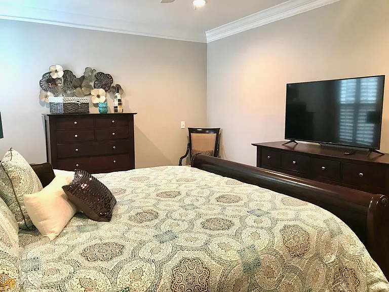 111 Gascoigne Ave #204 — Photo 23