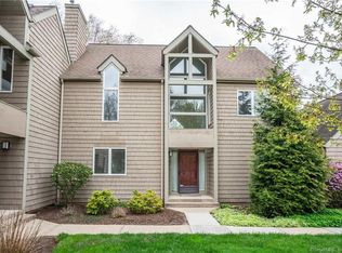 32 Timberwood Rd #32, West Hartford, CT 06117