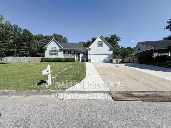 219 Woodland Dr, Raeford, NC 28376
