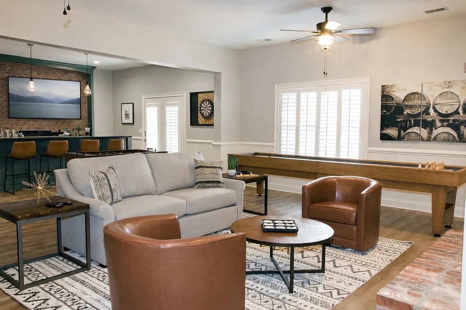4 bed, 3.0 bath, 4165 sqft, $9,870 — Photo 3