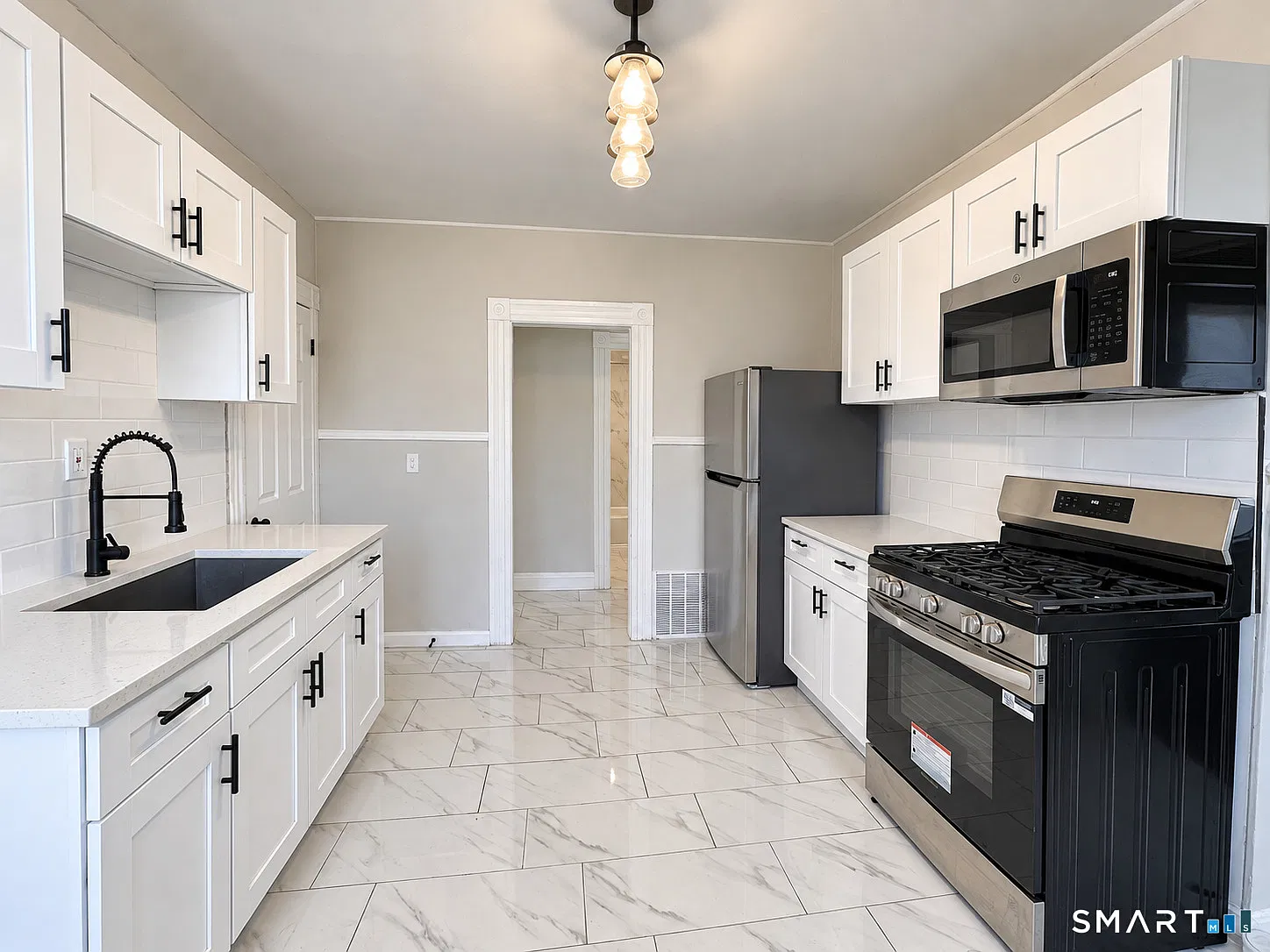 3 bed, 1.0 bath, 2676 sqft, $2,300 — Photo 4