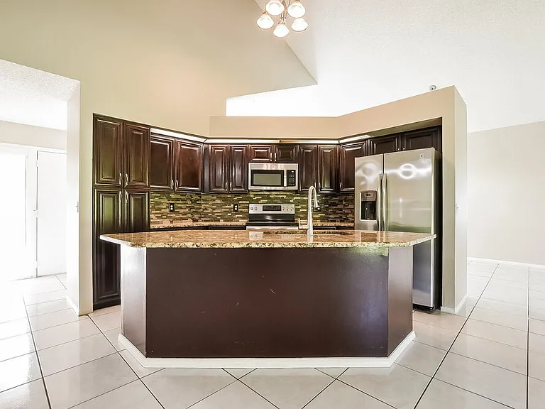 825 Virginia Woods Ln — Photo 5