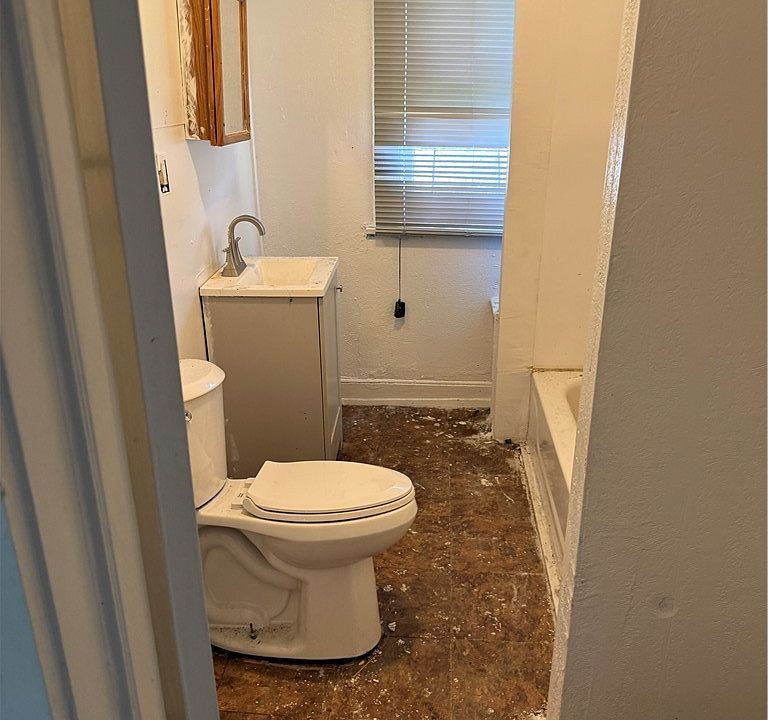 2nd image of 1711 Holyoke Ave