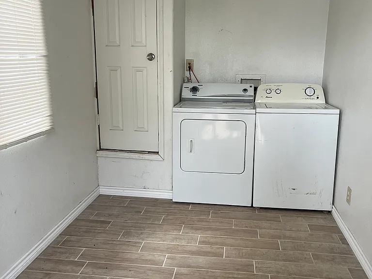 406 S Ohio Ave — Photo 9