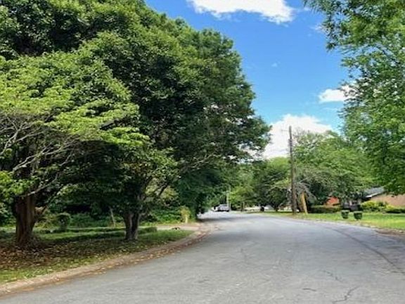 Exterior Neighborhood (street photo)