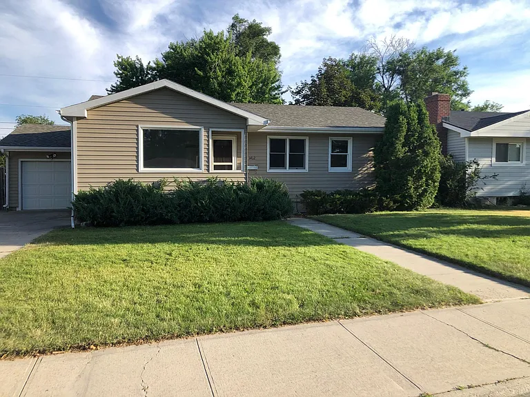 1412 Avenue D — Photo 1