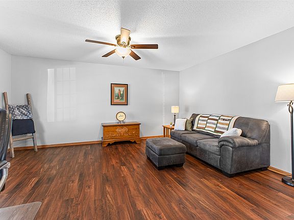 4th image of 1415 Maple Dr