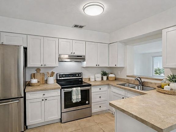 3rd image of 7232 Dianne Dr