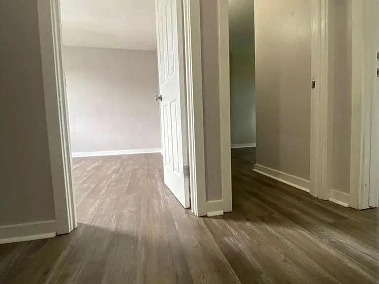 50-60 Longfellow Ct — Photo 8