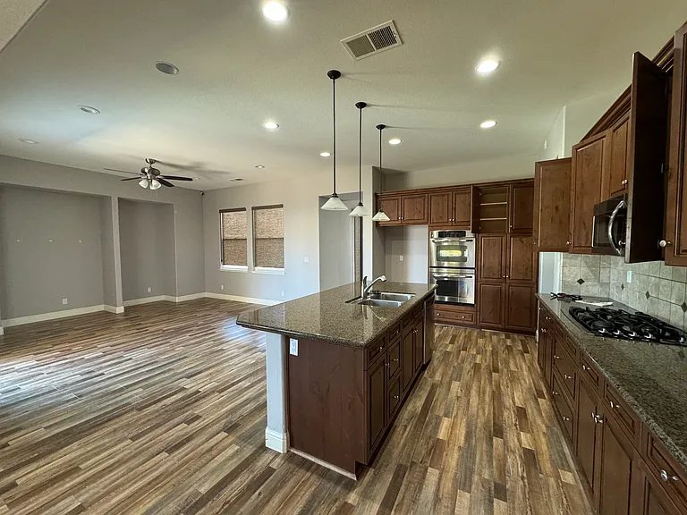 3514 Barclay Sq — Photo 7
