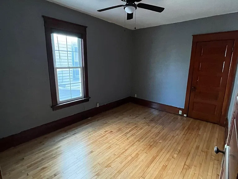 2959 S Kinnickinnic Ave — Photo 6