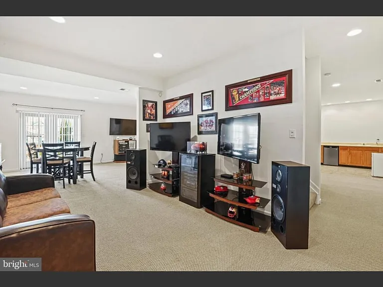 131 Claude Ct SE — Photo 2