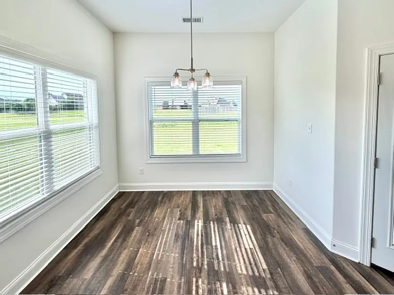 5298 Aylesbury Ln — Photo 4