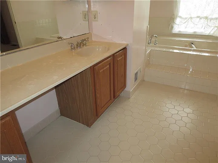 33 Ketley Pl — Photo 12