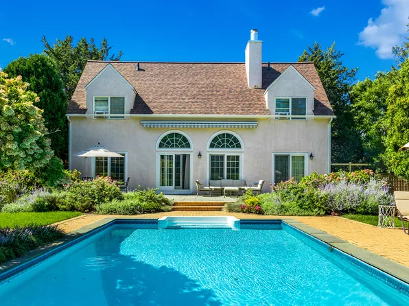 62 Corrigan St, Southampton, NY 11968