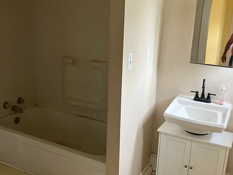 315 E 6th St #305 — Photo 1