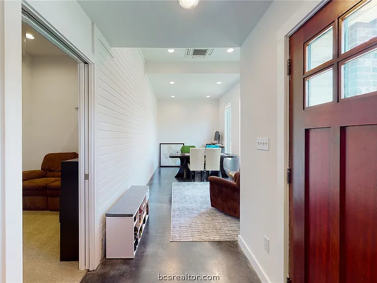 217 N Houston Ave — Photo 7