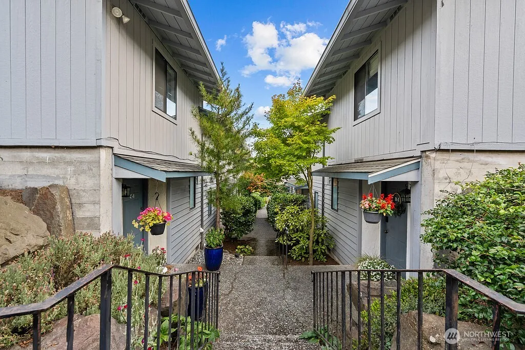 19232 15th AVE NE #C2 photo 1