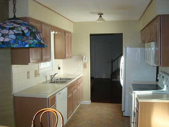 4th image of 405 Stratford Dr