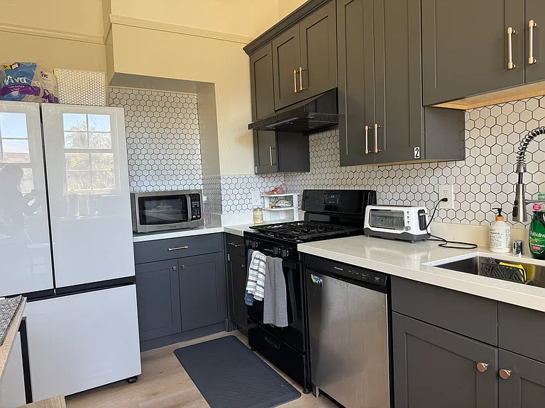 649 Spruce St #2 — Photo 7