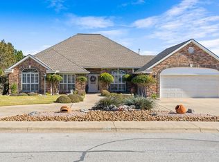 1842 Summit Ridge Dr, Kerrville, TX 78028