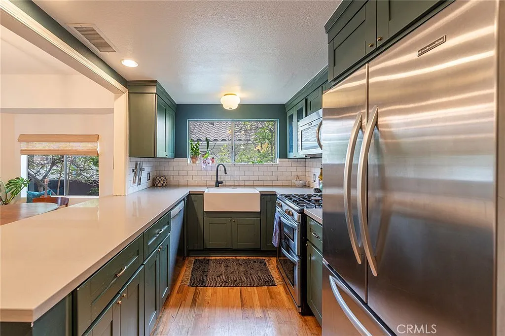 3 bed, 1300 sqft, $5,100 — Photo 4
