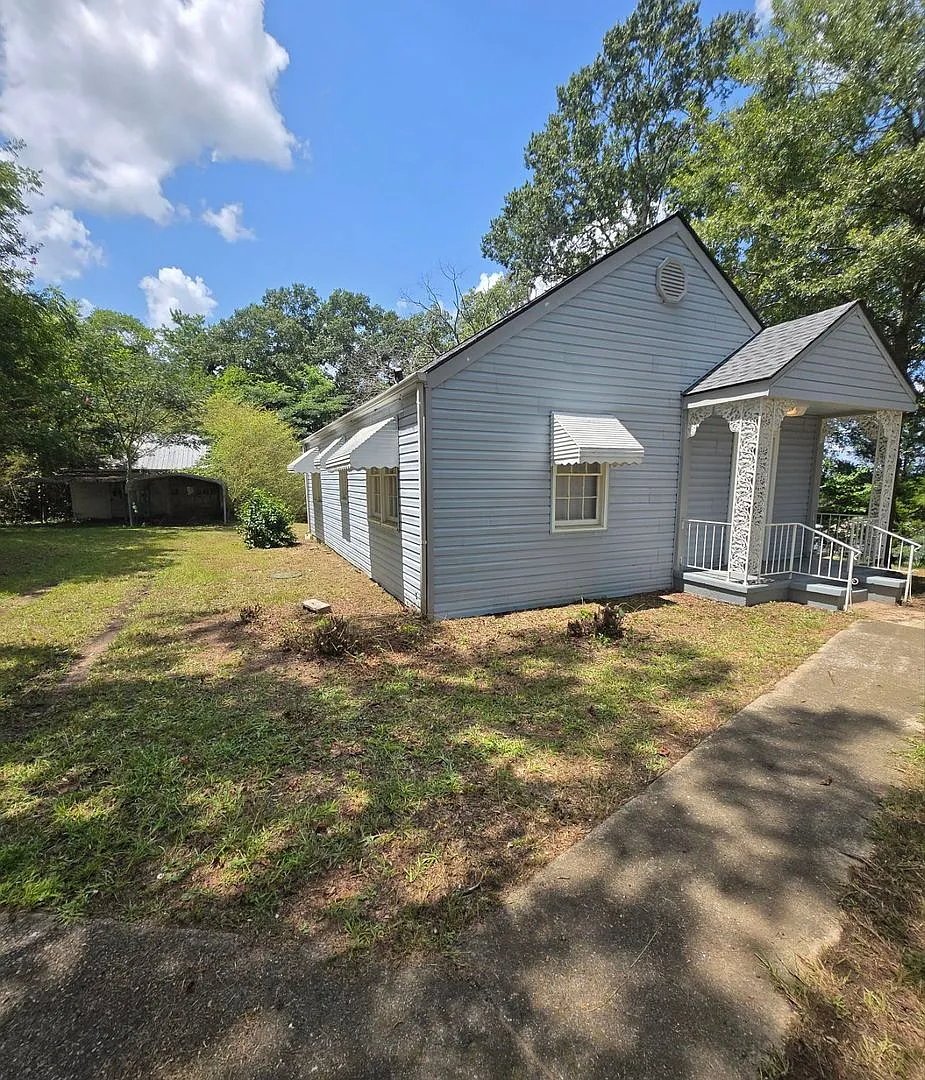 3212 Oakland Ave — Photo 1