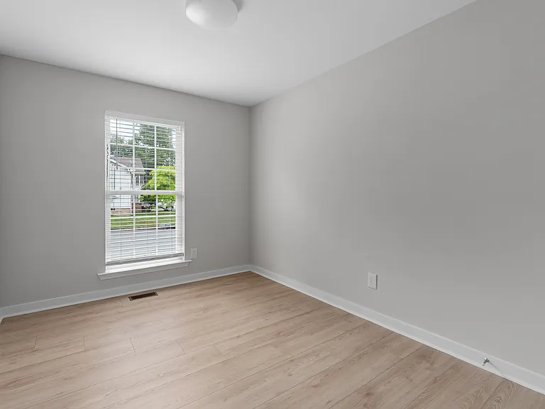 101 Rothwood Ct — Photo 4