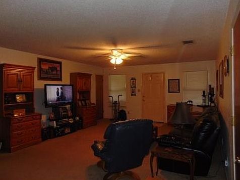 2nd image of 908 Loma Ln