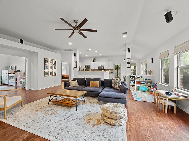 15609 Royal Dublin Dr — Photo 14