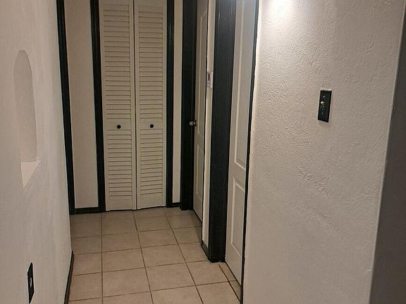 4th image of 986 Gloria St