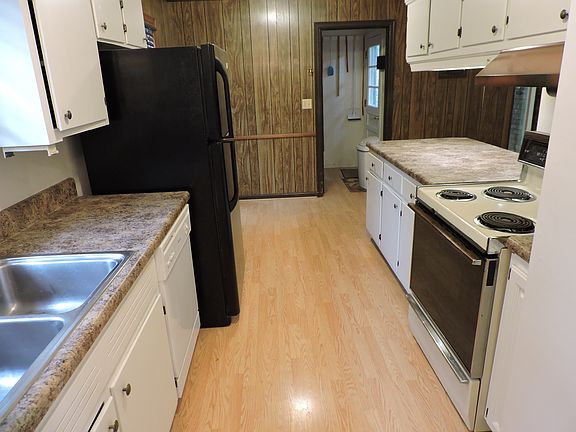 4th image of 1535 Estate Dr